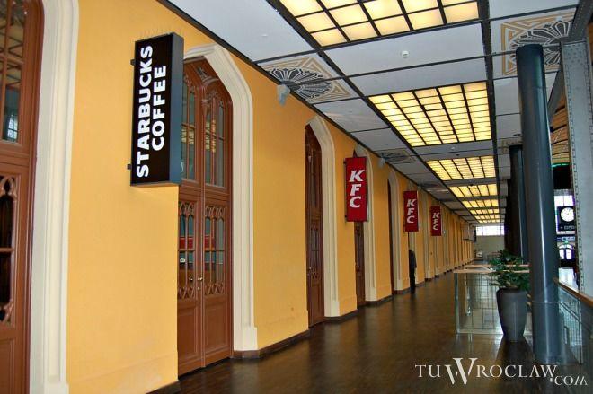 Kolejne lokale gastronomiczne na Dworcu Głównym otwarte. W zabytkowej poczekalni zjesz kurczaka