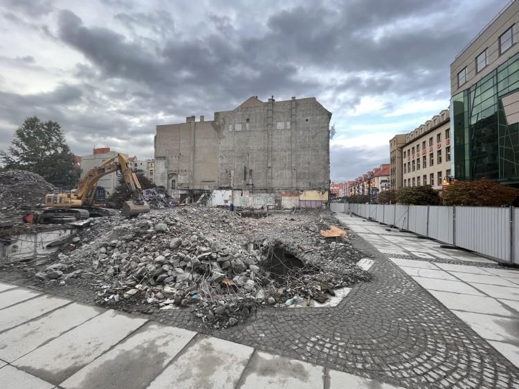 Koniec pewnej epoki. Z Solpolu został tylko gruz [ZDJĘCIA]