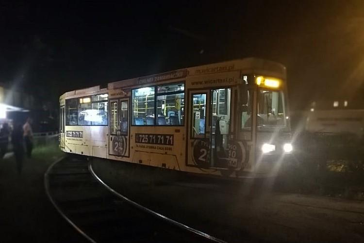 Wieczorne wykolejenie tramwaju na pętli Sępolno [ZDJĘCIA]