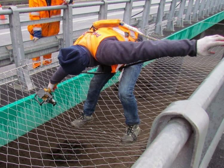 Montaż siatek na AOW. Gdzie dziś pracują drogowcy? [21.11.2022]