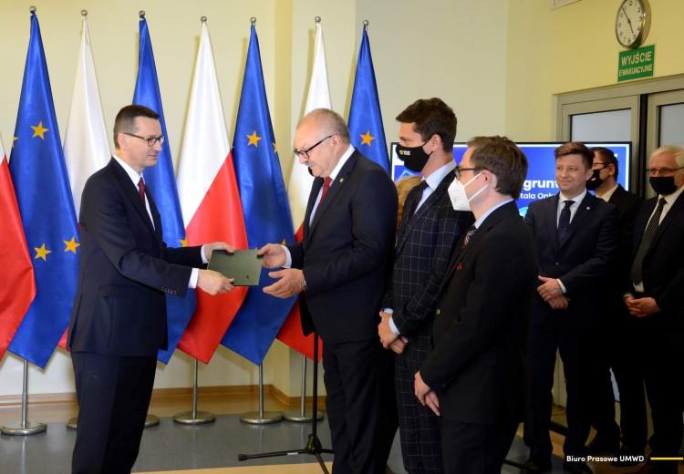 Premier przekazał grunty pod budowę nowego szpitala we Wrocławiu