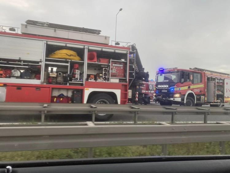 Wrocław: Wypadek na AOW. Tir zderzył się z busem, są ranni
