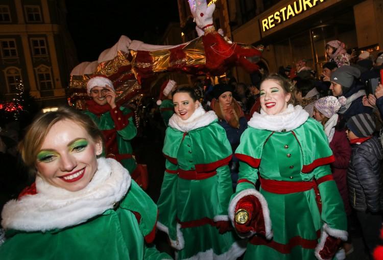 Baśniowa Parada Elfów i Reniferów przeszła przez Jarmark Bożonarodzeniowy [ZDJĘCIA]