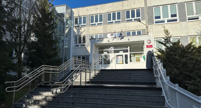 Bandyta, który celował do dzieci przed szkołą straszył już w listopadzie?