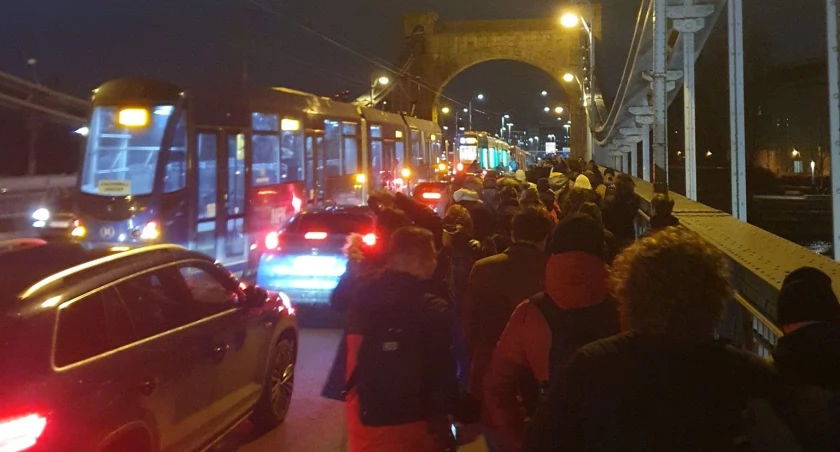 Dzień pieszego pasażera we Wrocławiu. Najpierw wykolejenie, potem awaria