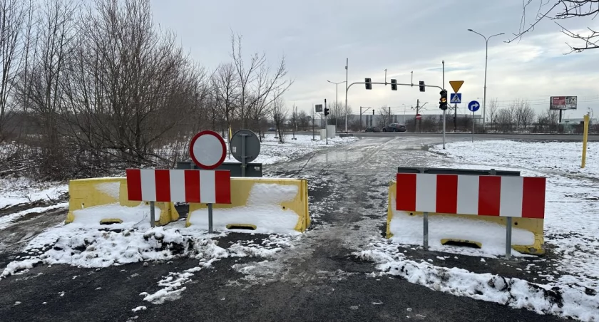 Wrocław: Zakrzów czeka na wjazd na osiedle. Potrzeba jeszcze sporo cierpliwości