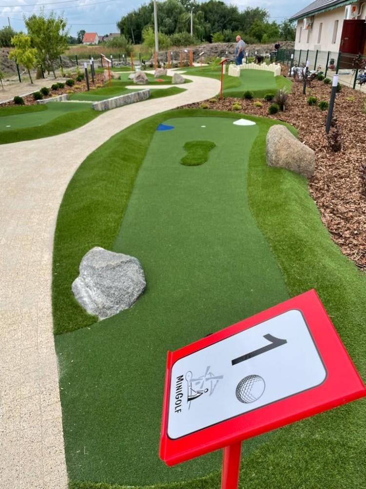 Nieopodal Wrocławia powstała nowa atrakcja dla mieszkańców Dolnego Śląska – Minigolf Pod Wiatrakiem