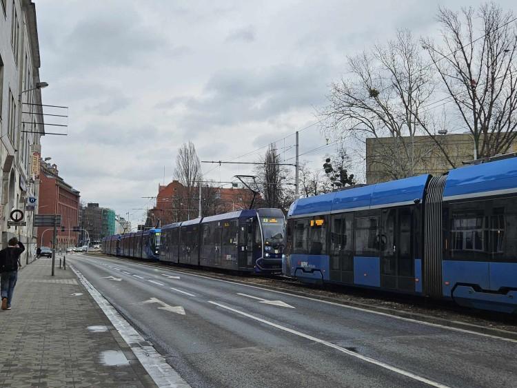Na placu Bema zepsuła się zwrotnica. Tramwaje stoją