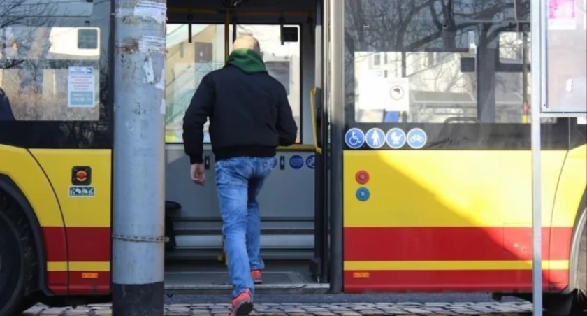 Autobusem do szpitala? Miasto odpowiada: najpierw musimy zbudować ulicę!