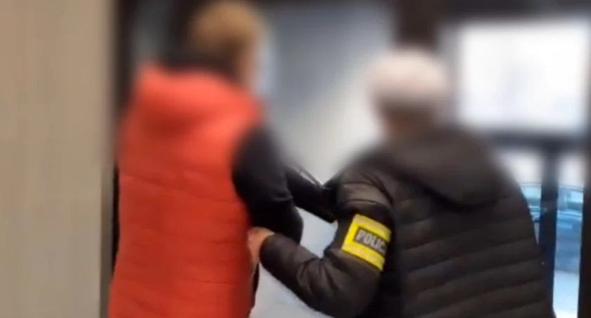 Znany wrocławskich adwokat zatrzymany przez policję. Miał oszukać księży na duże pieniądze [NOWE FAKTY]