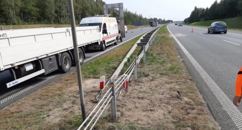 Pięć godzin utrudnień na A4. Drogowcy naprawiają bariery 