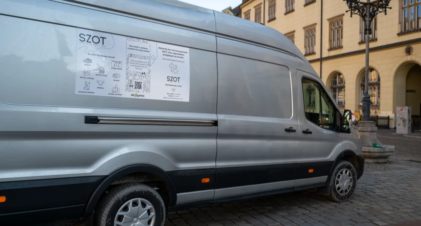 Wrocław: SZOT będzie zbierał zużyte ubrania. Ale tylko przez pół roku