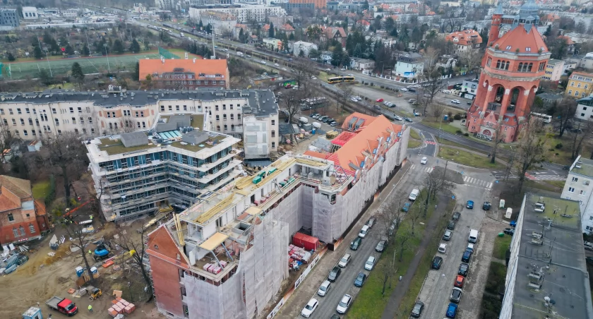 Dawny szpital kolejowy zamienia się w nowoczesne osiedle
