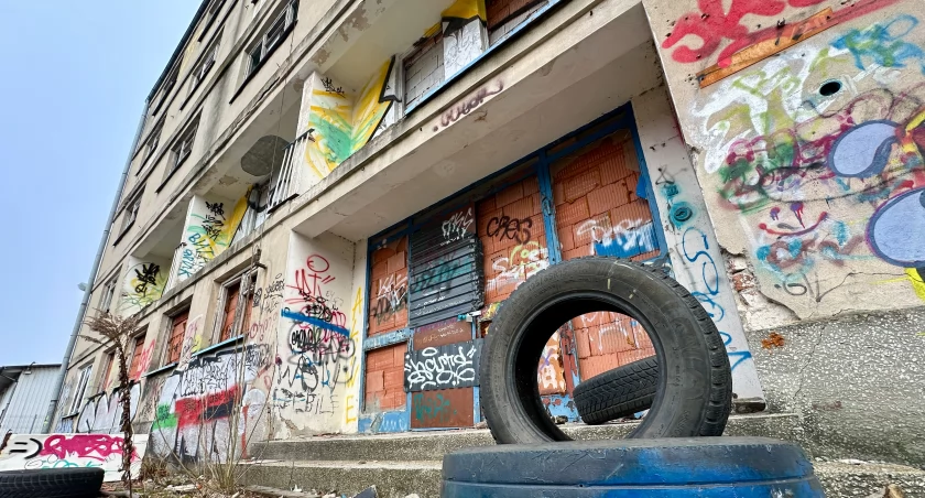 Dawny hotel straszy na Jagodnie. Zamieni się w biurowiec?