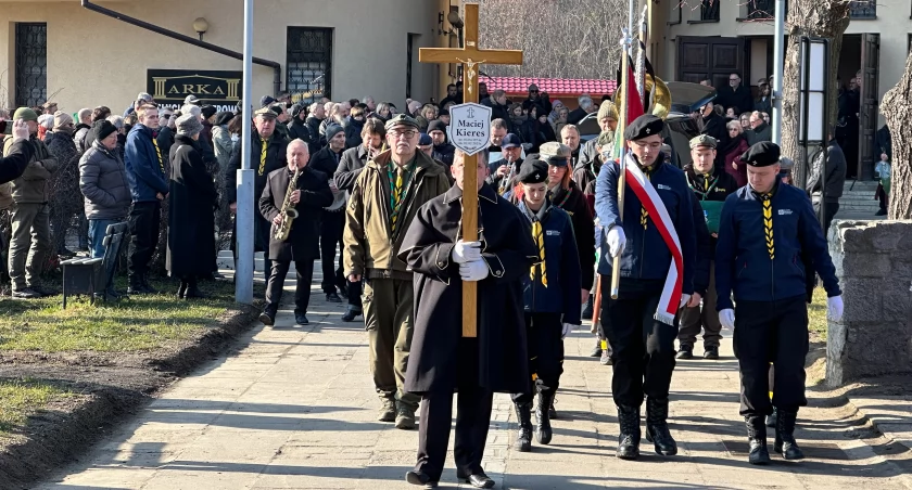 Wrocław: Tłumy żegnały znanego dziennikarza i muzyka. 