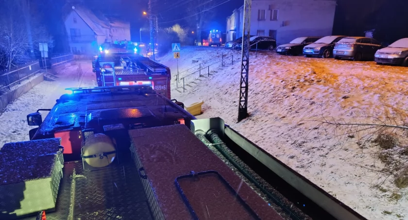 Tragiczny pożar na Dolnym Śląsku. Ogień pojawił się w kuchni. Nie żyje jedna osoba