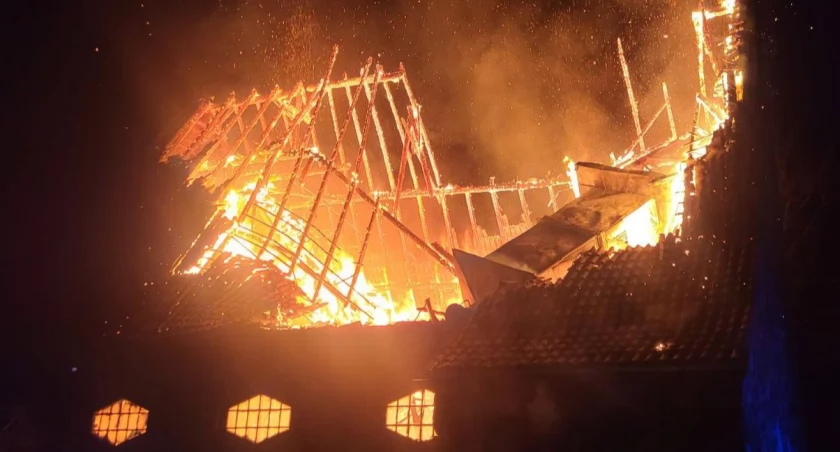 Potężny pożar zabytkowej kaplicy. Poniemiecki kościół spłonął doszczętnie