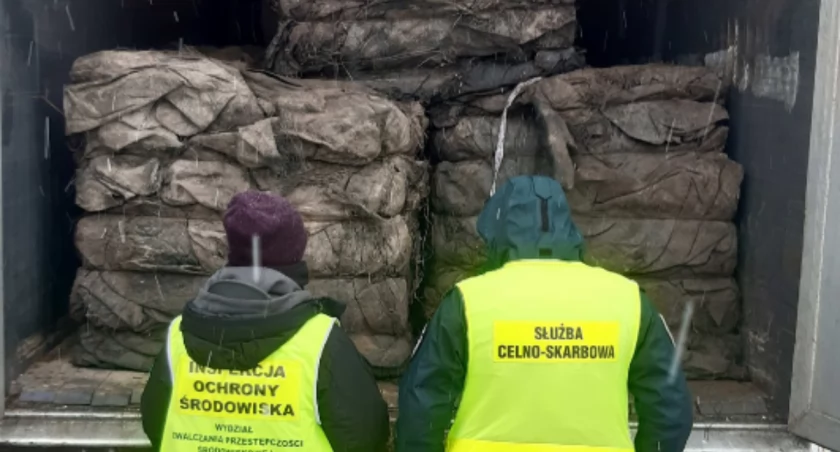 Cała ciężarówka odpadów przyjechała z Niemiec na Dolny Śląsk