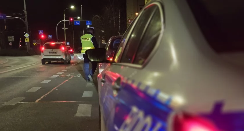 Wrocławskie taksówki na aplikację - zdezelowane auta, pijani kierowcy i... poszukiwany przestępca