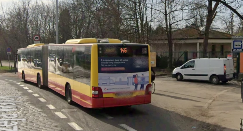 Urzędnicy przyznają: Ten przystanek jest niebezpieczny. Będą go przenosić