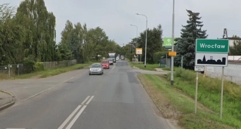 Wrocław: Księże przejdzie rewolucję. Tramwaj, szybki pociąg, centrum handlowe i kościół, który wątpi w św. Jana Pawła II