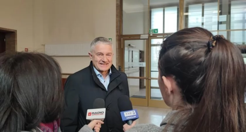 Władysław Frasyniuk skazany za nazwanie żołnierzy „watahą psów” i „śmieciami”