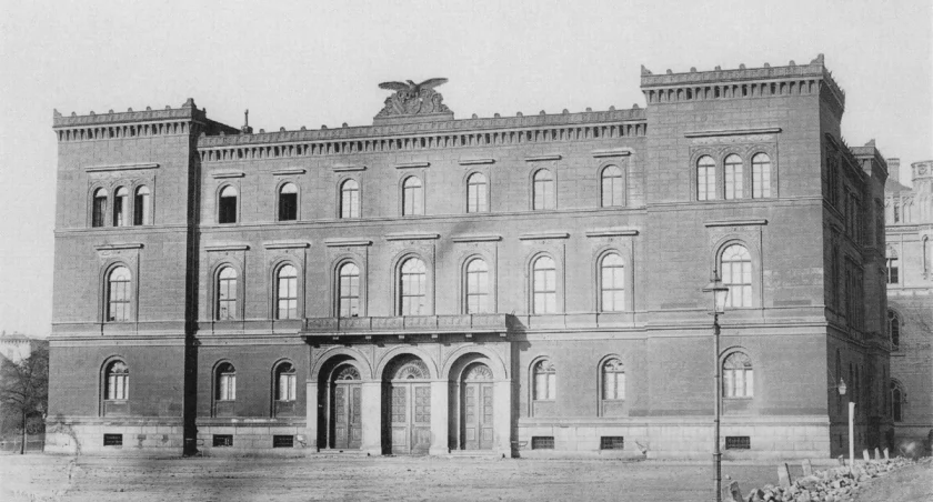 Tam gdzie stoi Narodowe Forum Muzyki było muzeum. Zobacz, jak wyglądało w środku