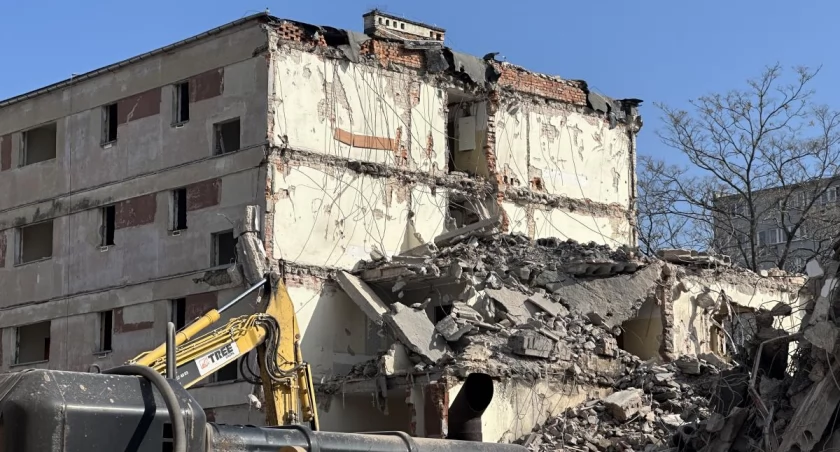 Wielka rozbiórka w centrum Wrocławia. Peerelowskie bloki zamieniają w gruz