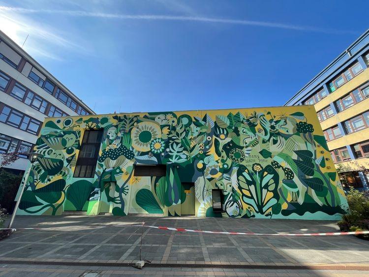Nowy mural we Wrocławiu. Jest zarazem hotelem dla pszczół [ZDJĘCIA]