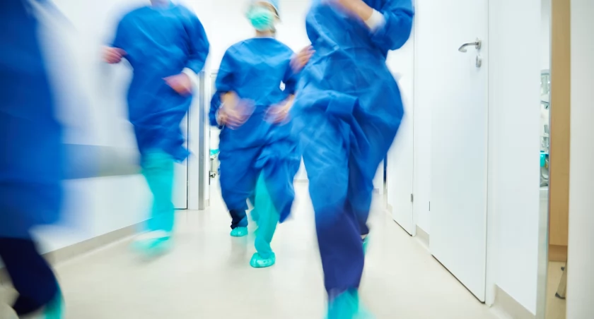 Zapomniane choroby wróciły na Dolny Śląsk. Często zaczyna się jak przeziębienie