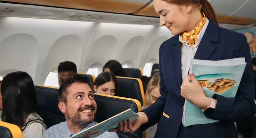 Wrocław: Ryanair szuka stewardess i stewardów. Nie liczy się doświadczenie, liczy się wzrost