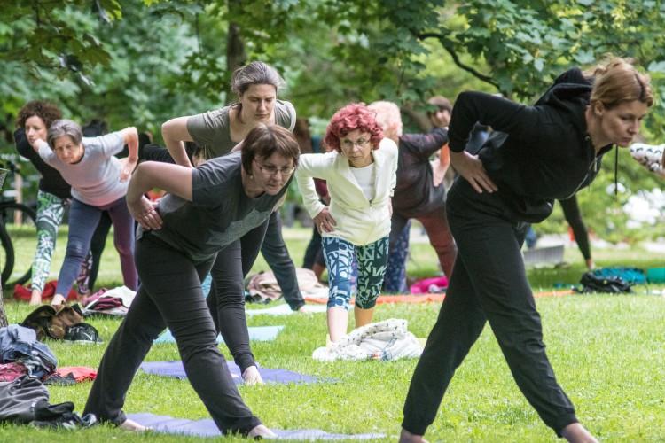Joga w Parku. Cykl wakacyjnych treningów rozpoczęty [ZDJĘCIA]