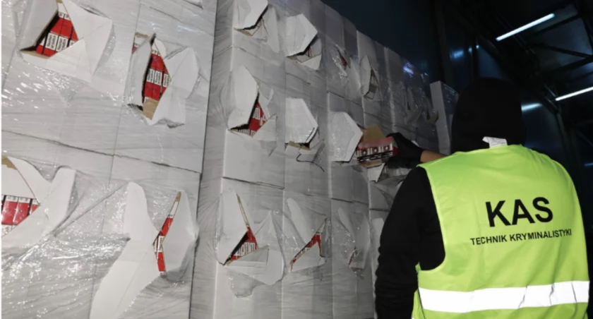 Wielka kontrabanda na A4. W tirze było ukrytych aż 7 milionów lewych papierosów