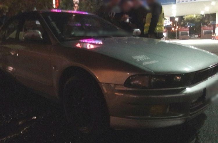 Policjanci zatrzymali trzy osoby, który jechały skradzionym Mitsubishi [ZDJĘCIA]