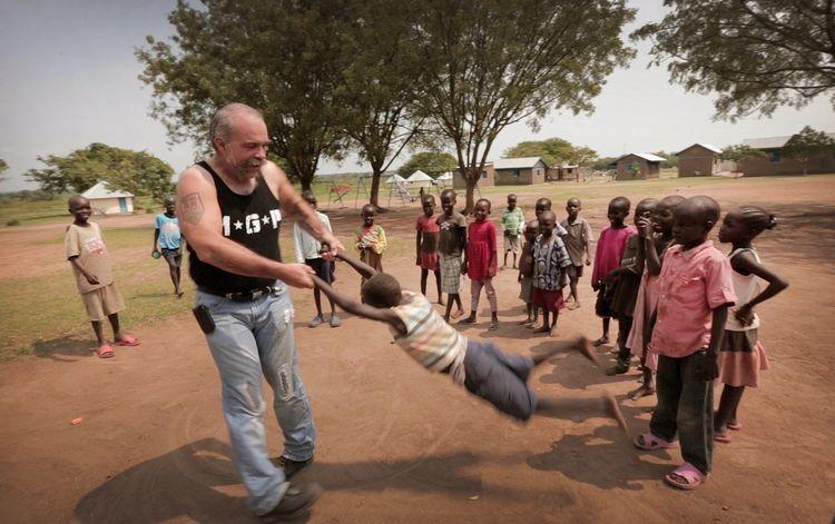 Kaznodzieja z karabinem - Machine Gun Preacher - w niedzielę odwiedzi Wrocław