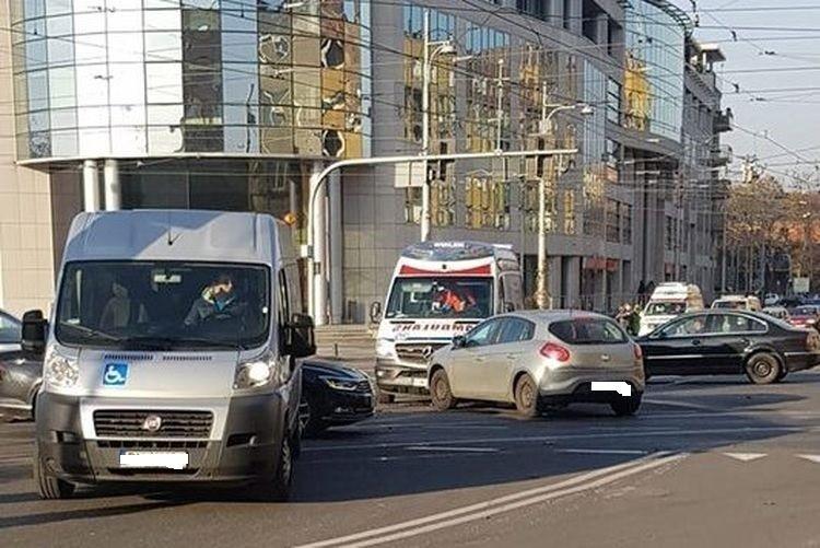 Kolizja z udziałem karetki na placu Bema