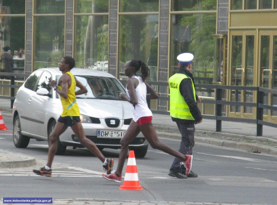 Policjanci podsumowują maraton i mecze siatkówki. Było spokojnie i bezpiecznie