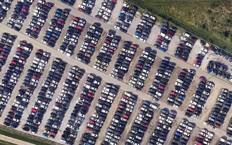 Parking na lotnisku we Wrocławiu koszmarnie drogi. Gdzie zapłacisz najmniej za 7 dni?