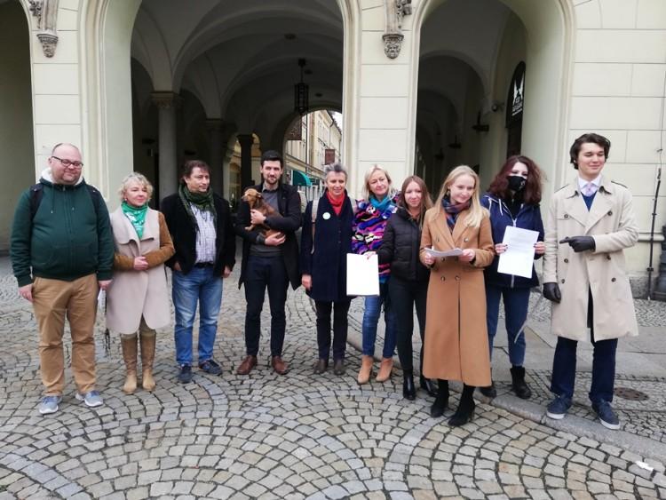 Chcą, żeby prezydent Wrocławia wprowadził edukację seksualną do szkół