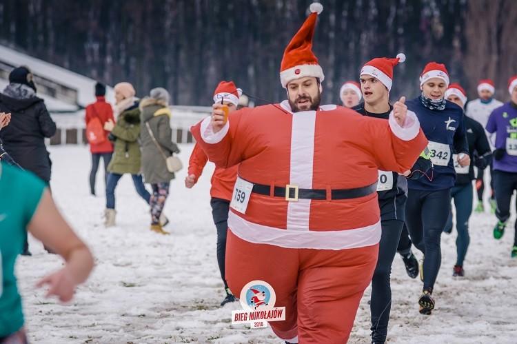Tysiące Mikołajów opanuje Partynice. Piąta edycja Biegu Mikołajów już 2 grudnia