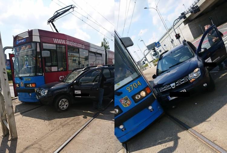 Kolizja tramwaju i samochodu przy Gliniankach [ZOBACZ]