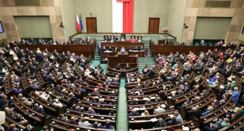 Posłanka Bodnar uwielbia taksówki, a profesor Chybicka oglądać telewizję… Na co sejmowe pieniądze wydają wrocławscy posłowie