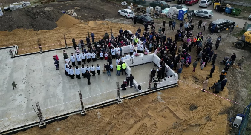 Katolicy, którzy nie uznają świętości Jana Pawła II, budują kościół we Wrocławiu