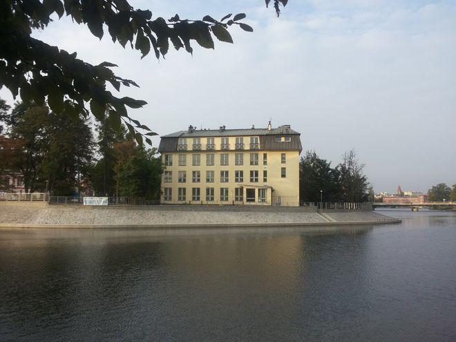 W sobotę za pomocą laserów rozświetlą budynek tuż nad Odrą w centrum Wrocławia