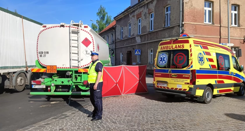 Tragedia pod Wrocławiem. Kierowca ciężarówki śmiertelnie potrącił człowieka 