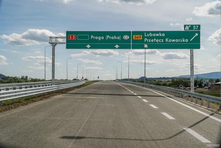 Praga bliżej Wrocławia. Nowa droga prawie gotowa. Buduje ją pół tysiąca osób