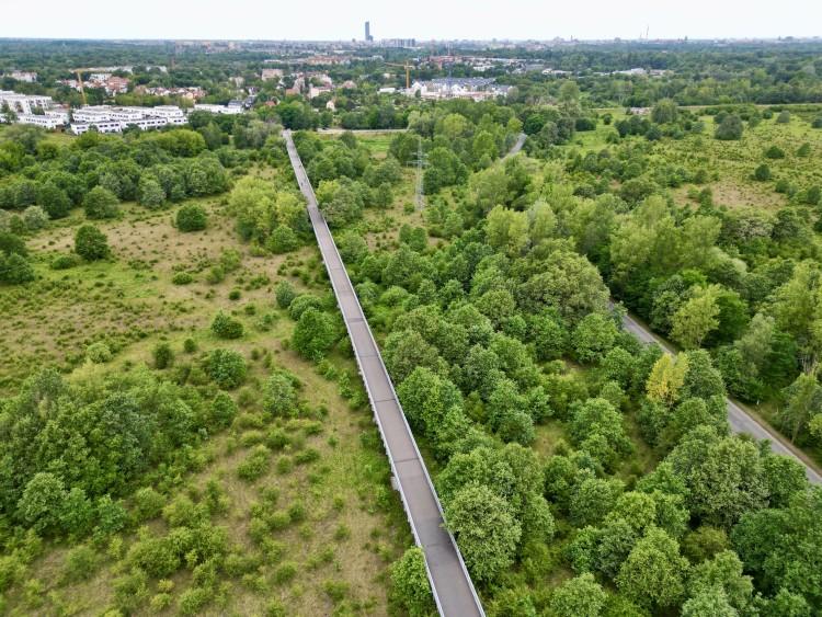 Wrocław: Tak wygląda najdłuższa w Polsce kładka. Ma aż kilometr. Dokąd prowadzi?