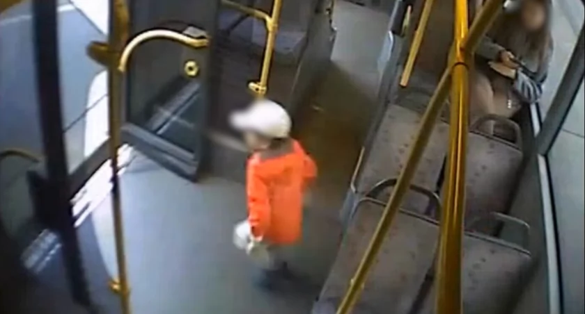 Grał z tatą w piłkę, nagle zniknął. Czterolatek sam podróżował autobusem MPK