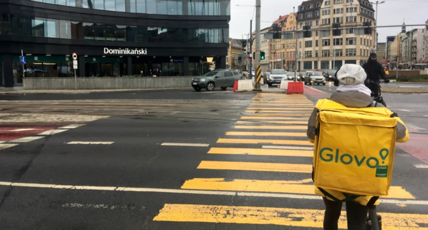Czy te pasy będą ze złota? Wrocław wyda 830 tys. zł na nowe przejście dla pieszych