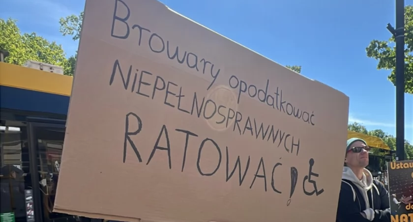 Podatek, który daje nadzieję. Czy piwo sfinansuje godne życie osób z niepełnosprawnościami?